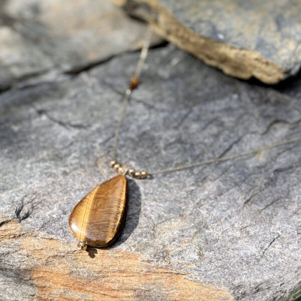 collier œil de tigre belle de lune