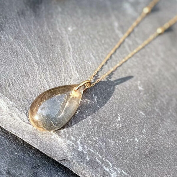 collier en citrine, pierres naturelles, bien-etre femme belle de lune