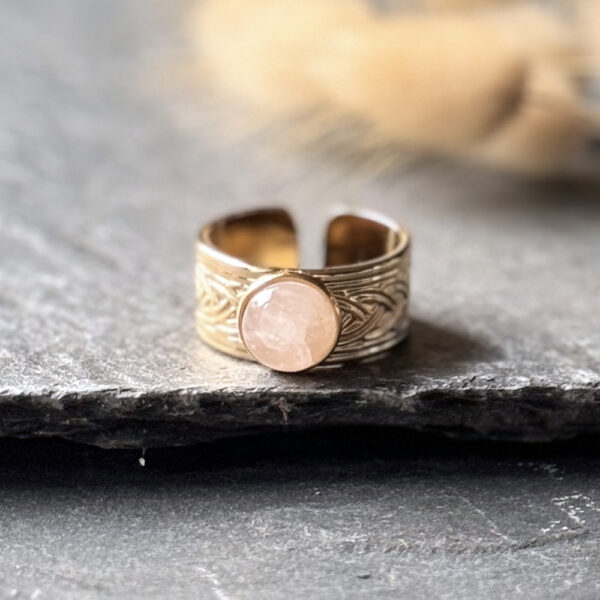 bague en quartz rose pierre naturelle Belle de lune