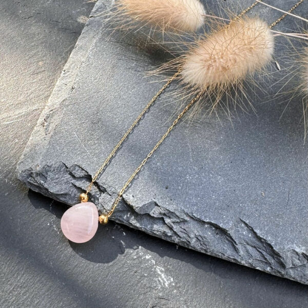 collier en quartz rose pierre naturelle Belle de lune