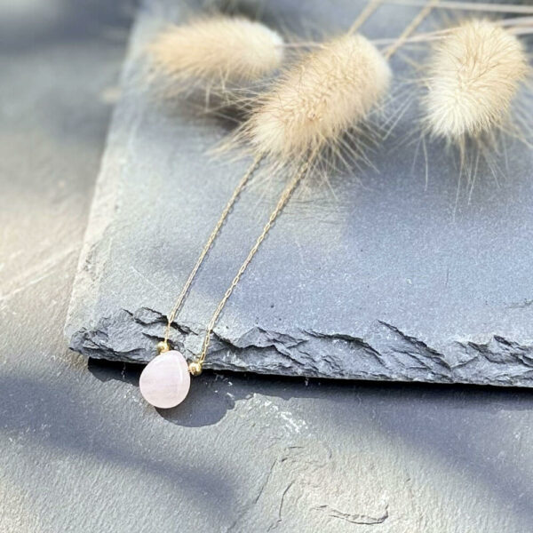 collier en quartz rose pierre naturelle Belle de lune