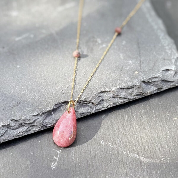 collier en rhodonite pierre naturelle Belle de lune