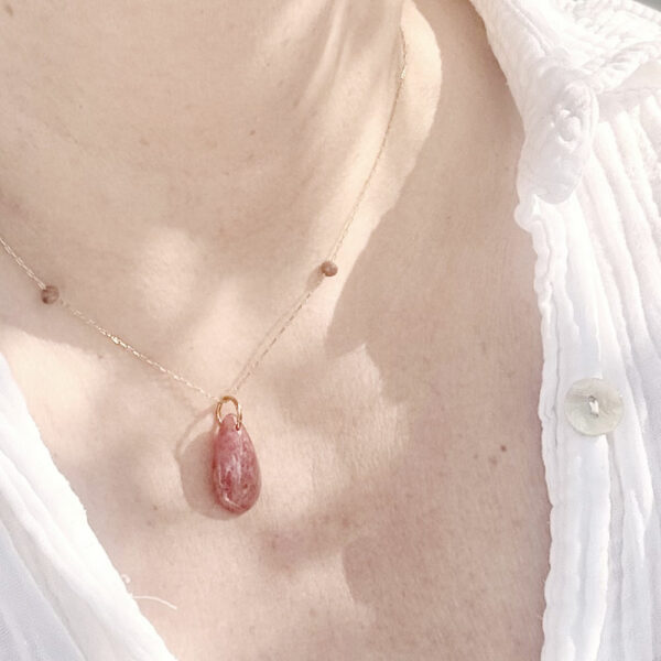 collier en rhodonite pierre naturelle Belle de lune