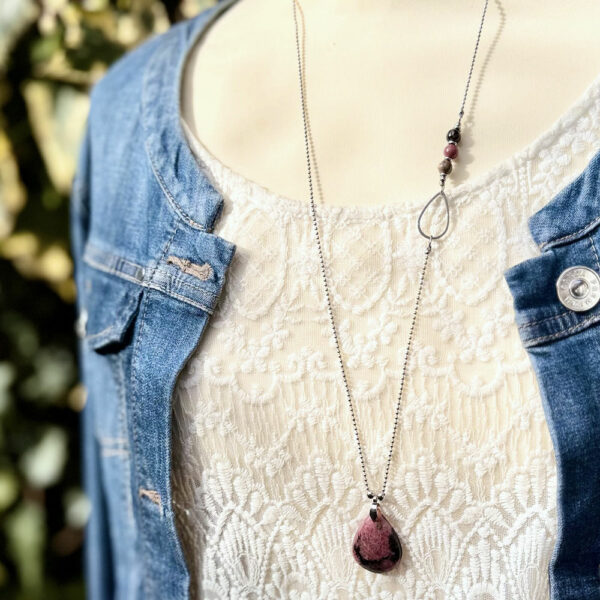 collier en rhodonite pierre naturelle Belle de lune